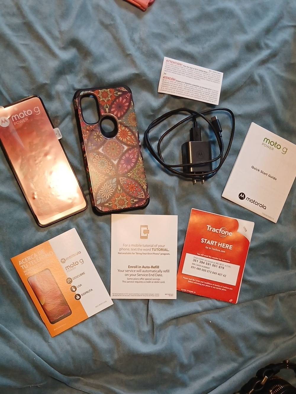 Motorola Moto G Cell Phone NEW W/charger And Multi Color Case